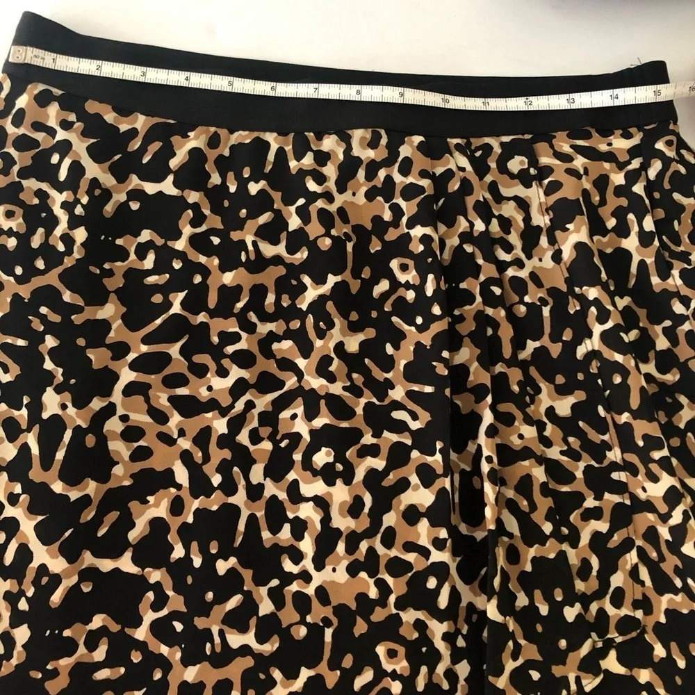 Dress barn skirt.  Size med.  waistband elastic. - Picture 9 of 10